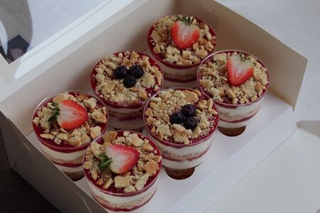 Трайфлы малиново-медовые