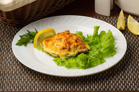 Горбуша, запеченная с овощами