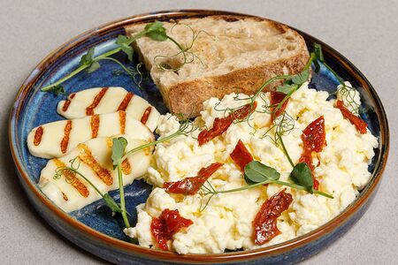 Скрэмбл с халуми