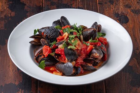 Сотэ Мидии в томатном соусе