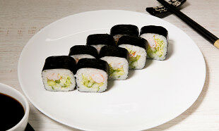 Ролл Футомак креветкой и овощами