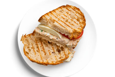 Сэндвич с моцареллой и тунцом