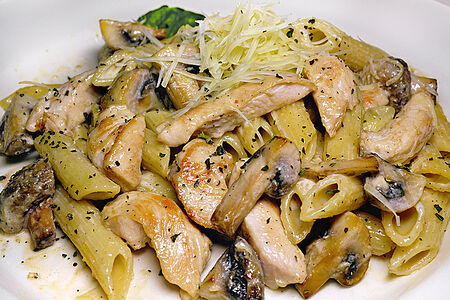 Пенне Курица и грибы