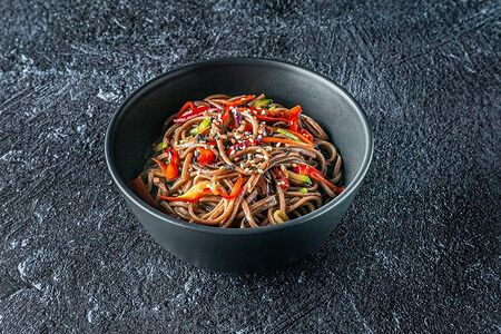 Гречневая лапша с овощами