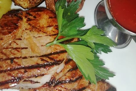 Стейк из cвинoй шеи