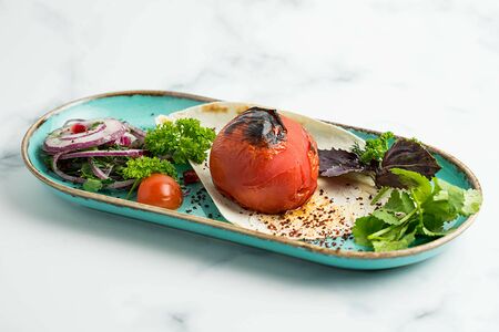 Помидор на мангале