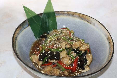 Фунчоза с курицей и овощами