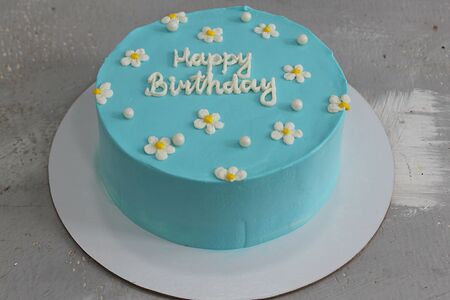 Торт на 5-6 порций голубой с ромашками