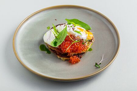 Хрустящие драники с красной икрой