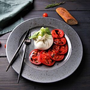 Сыр буррата с томатами