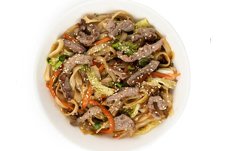 Фирменный удон с говядиной под сливочным соусом