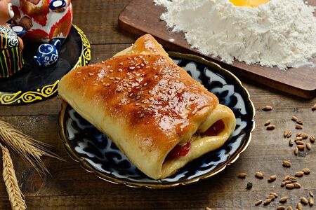 Рулет с сосиской (халяль)