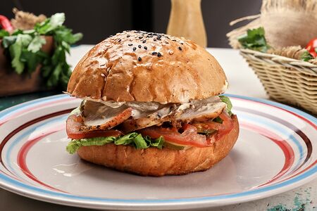 Бургер с курочкой гриль