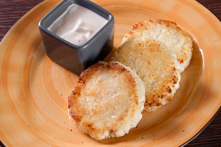 Сырники со сметаной