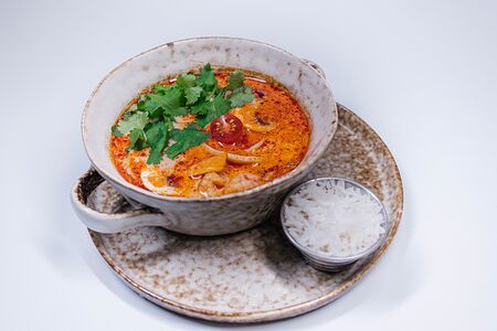 Том ям с морепродуктами