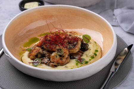 Креветки самбука с грибами