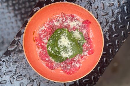 Карпаччо из говядины с пармезаном