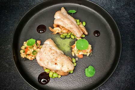 Филе палтуса с тартаром из овощей и трюфеля