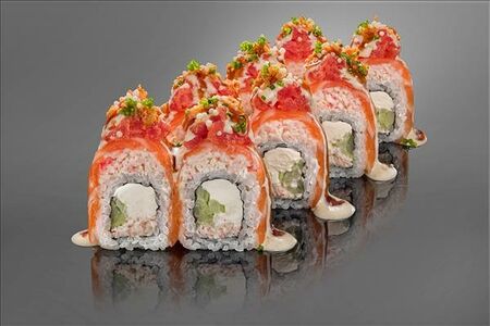 Урус ролл с лососем и крабом