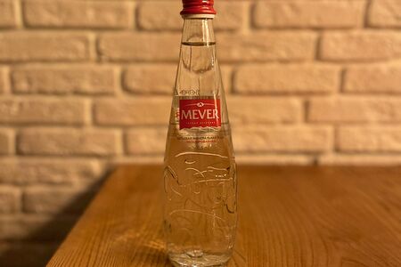 Вода Mever негазированная