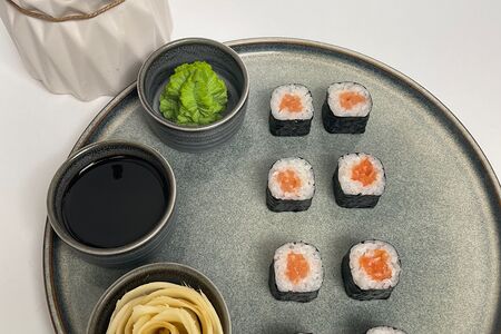 Ролл с лососем