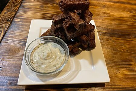 Гренки с чесночным соусом