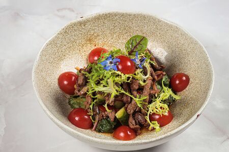 Острый салат с филе говядины