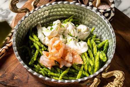 Трофи в соусе песто с креветками