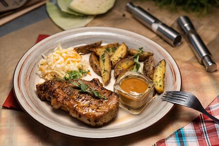 Стейк из cвинoй шеи