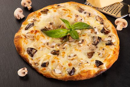 Римская пицца Сливочная с грибами