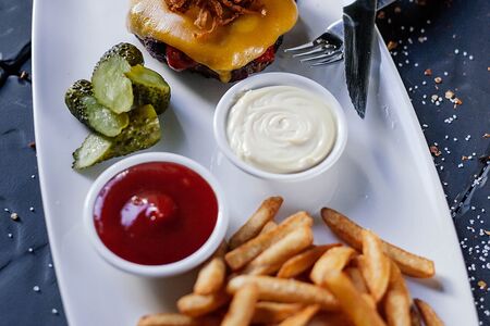 Рубленый стейк по-гамбургски