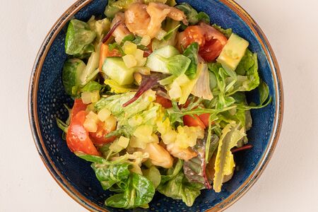 Салат с креветками