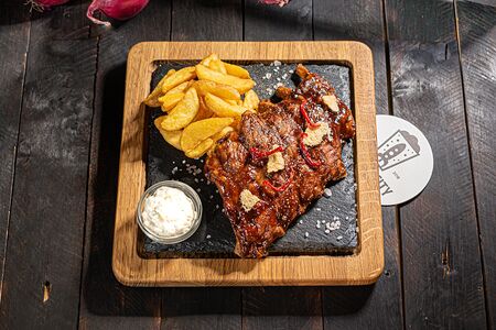 Свиные Ребра с Картофелем Айдахо и соусом Блю Чиз