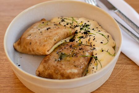 Блинчики с мясом и сметаной