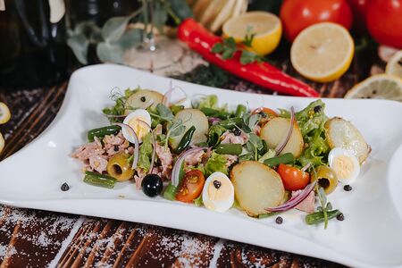 Салат Нисуаз с тунцом