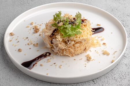 Салат с курицей и ананасом