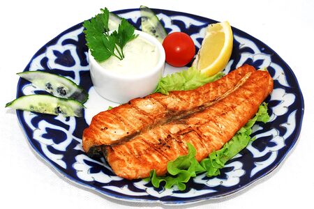 Стейк семги на углях