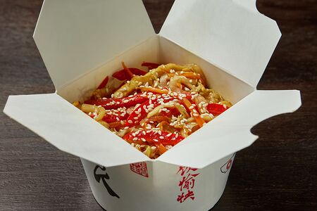 Вок с курицей