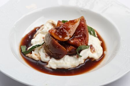 Страчателла с пряным инжиром и мёдом