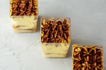 Пирожное Медовик в стаканчике