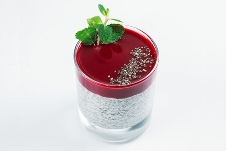 Мусс из семян чиа с тропическими фруктами