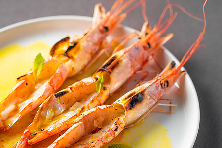 Запеченные креветки с чесноком и травами