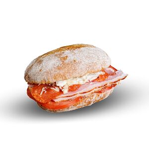 Сэндвич с беконом и пепперони