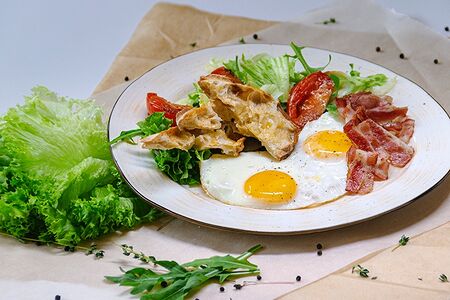 Бранч с мясными деликатесами