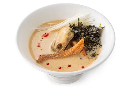 Сливочный суп с угрем и мидиями