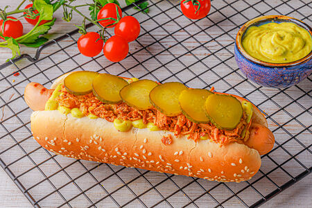 Хот-дог Датский с куриной сосиской