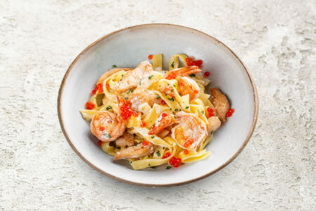 Тальятелле с куриной грудкой и креветками
