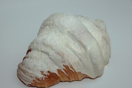 Круассан кокосовый