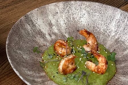 Креветки в цитрусе юдзу со шпинатно-картофельным кремом