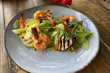 Теплый салат с овощами гриль